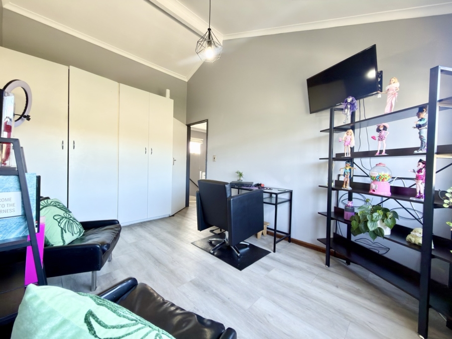 2 Bedroom Property for Sale in Flamingo Vlei Western Cape